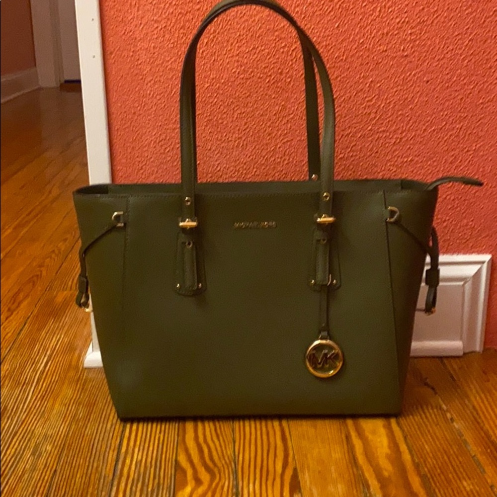 Michael Kors Medium Voyager Tote Bag